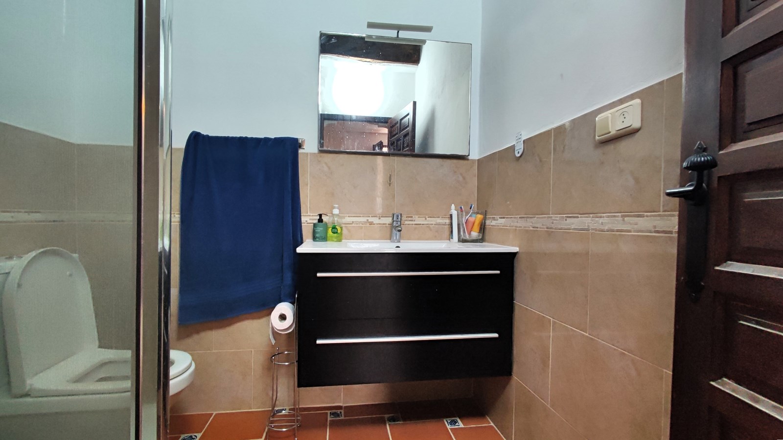Amplia casa adosada con piscina, terrazas y parcela adicional en Bolulla