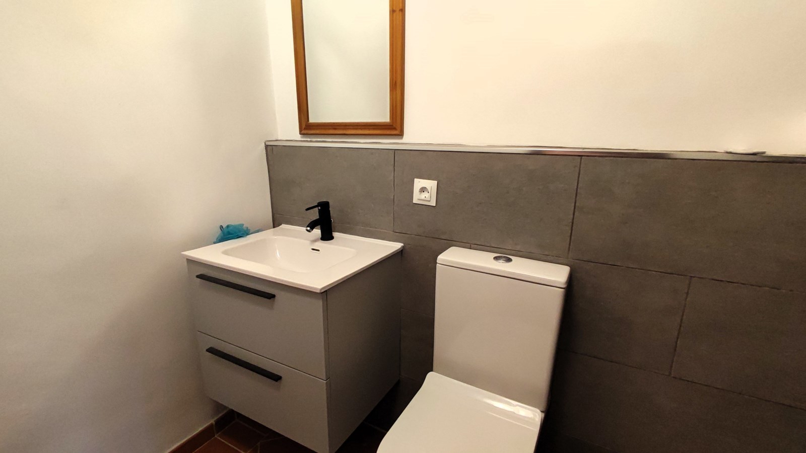 Amplia casa adosada con piscina, terrazas y parcela adicional en Bolulla