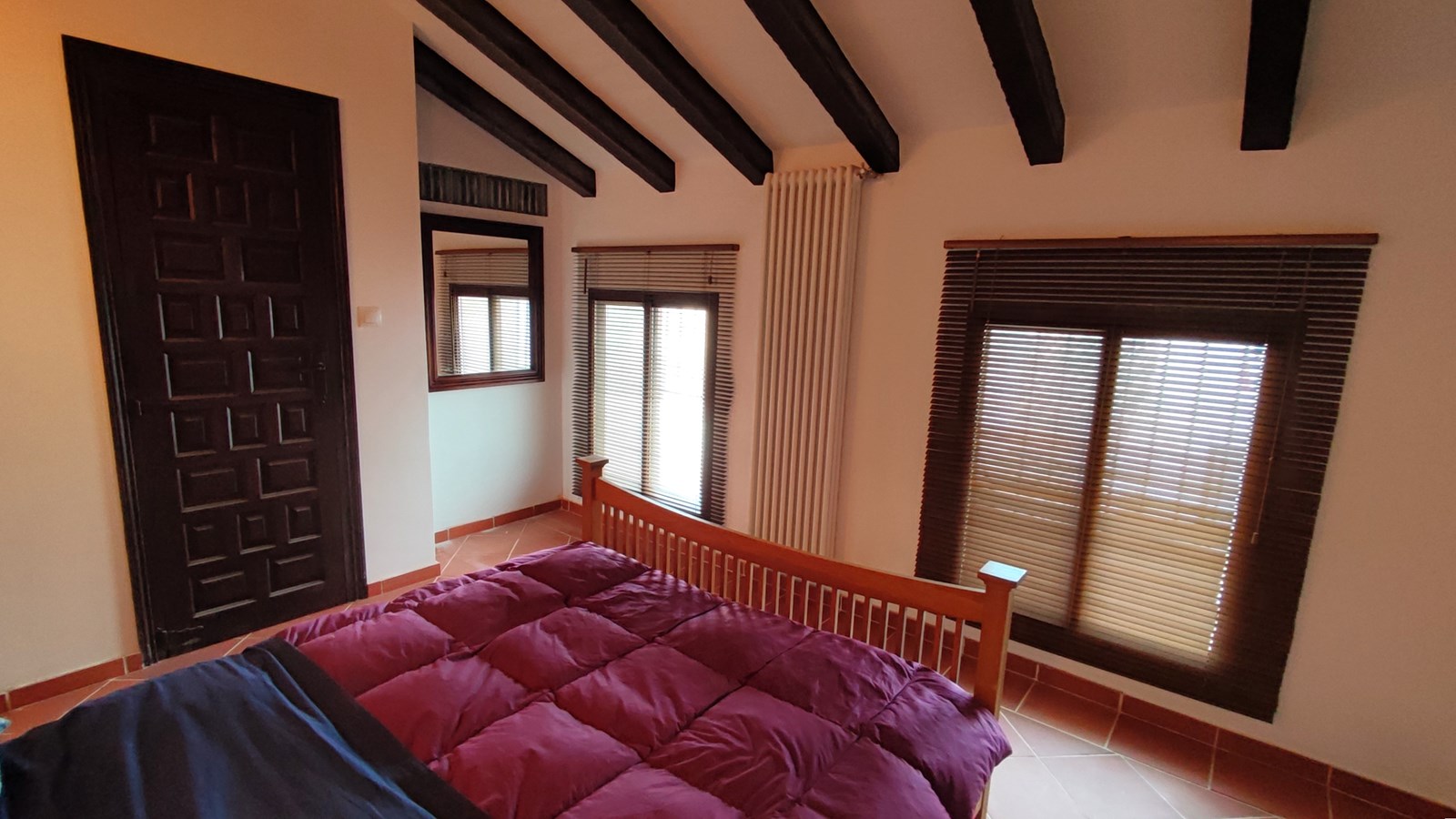 Amplia casa adosada con piscina, terrazas y parcela adicional en Bolulla