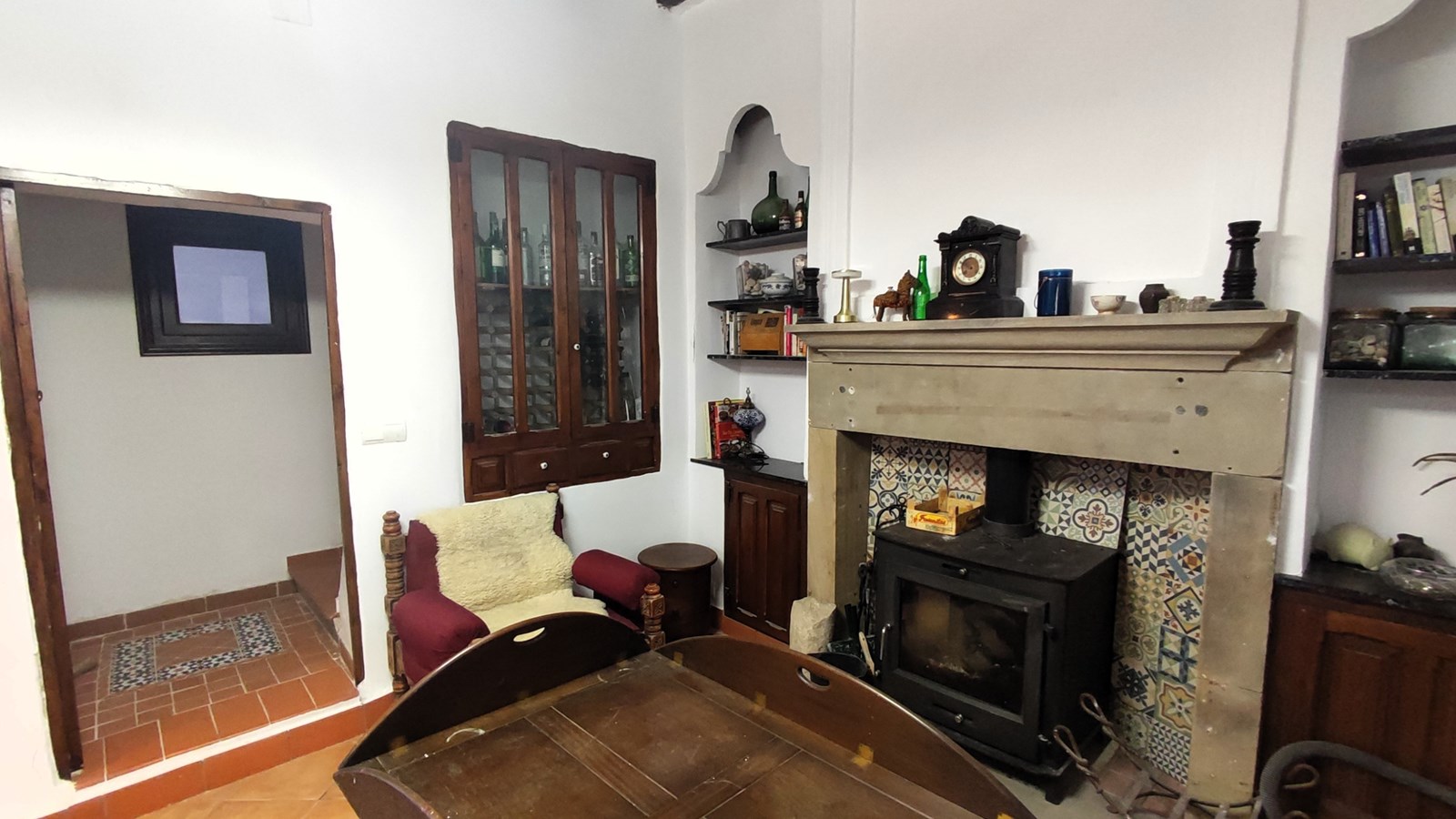Amplia casa adosada con piscina, terrazas y parcela adicional en Bolulla
