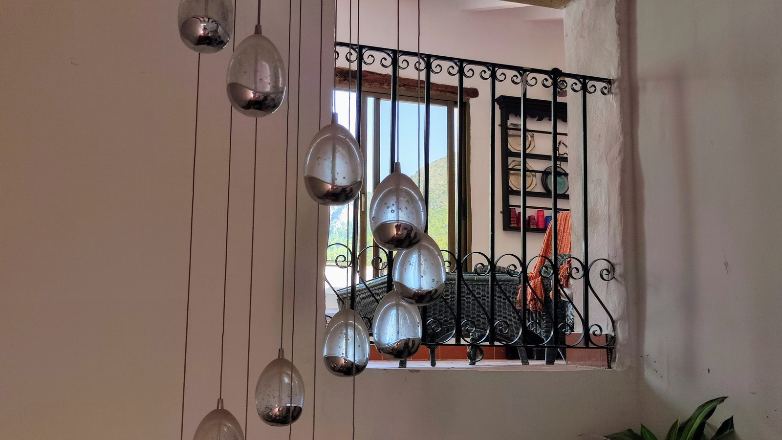 Amplia casa adosada con piscina, terrazas y parcela adicional en Bolulla