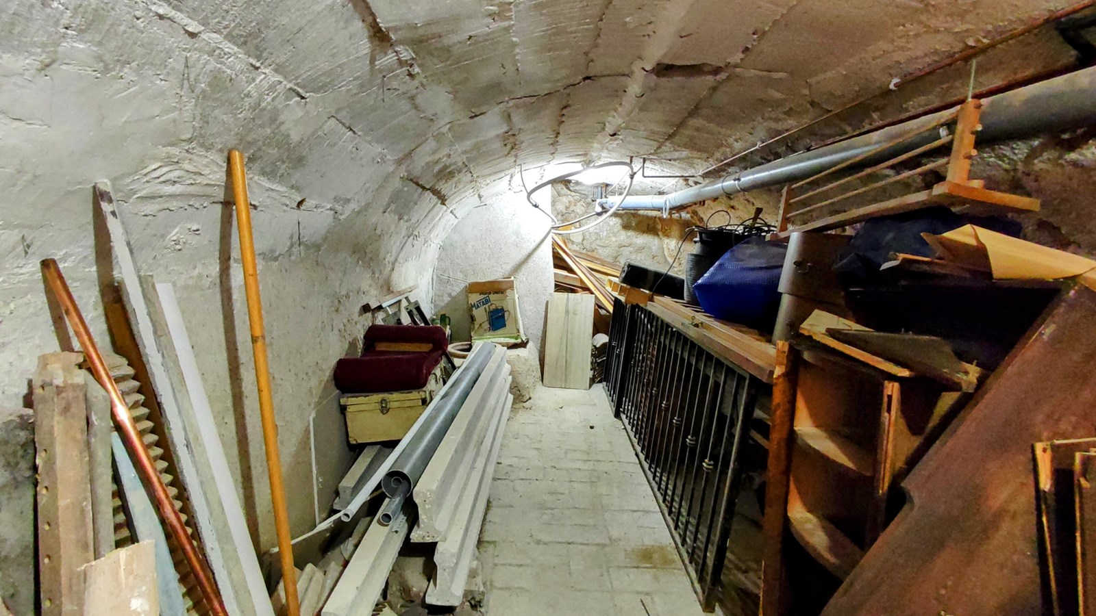 Amplia casa adosada con piscina, terrazas y parcela adicional en Bolulla