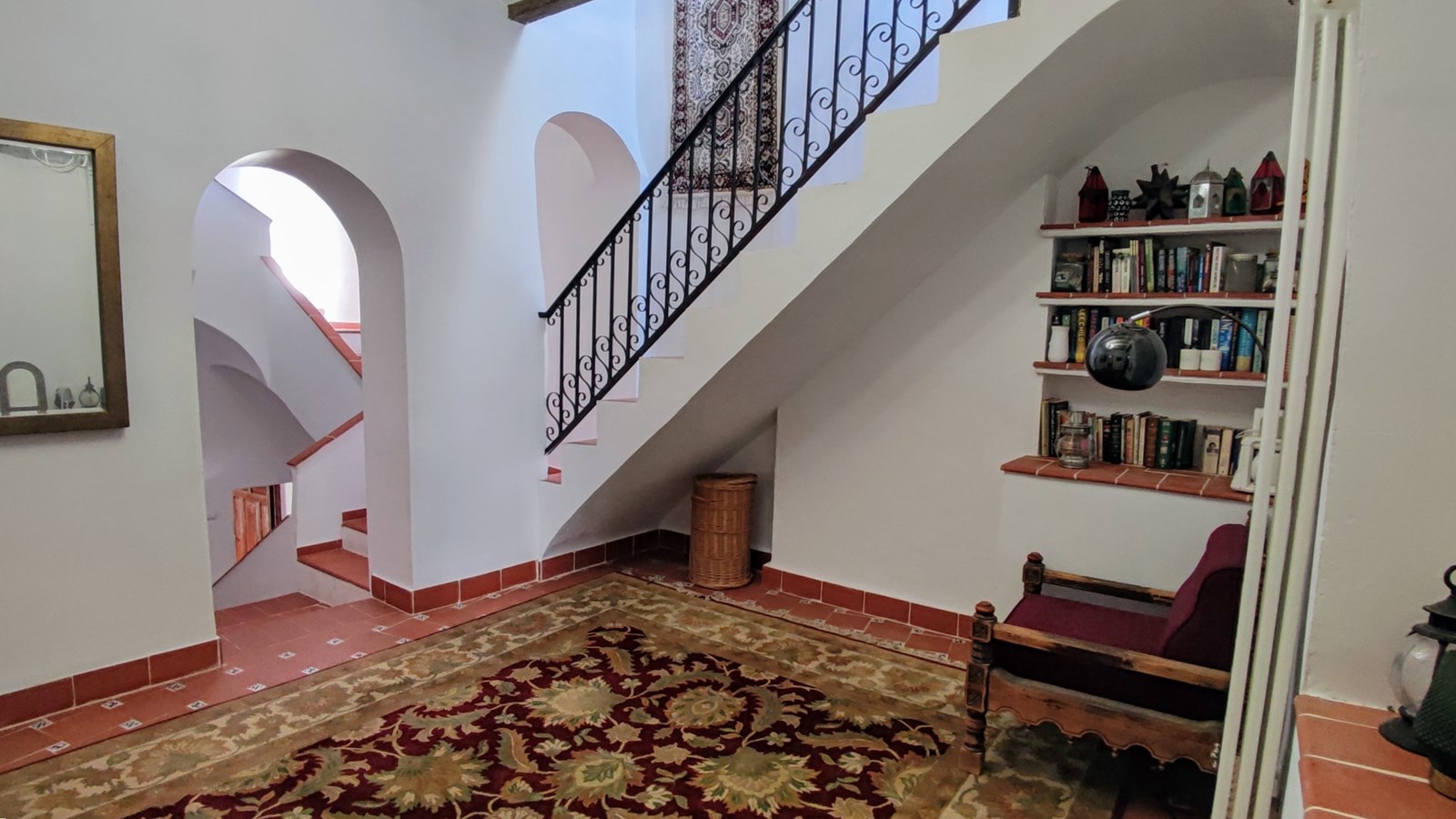 Amplia casa adosada con piscina, terrazas y parcela adicional en Bolulla