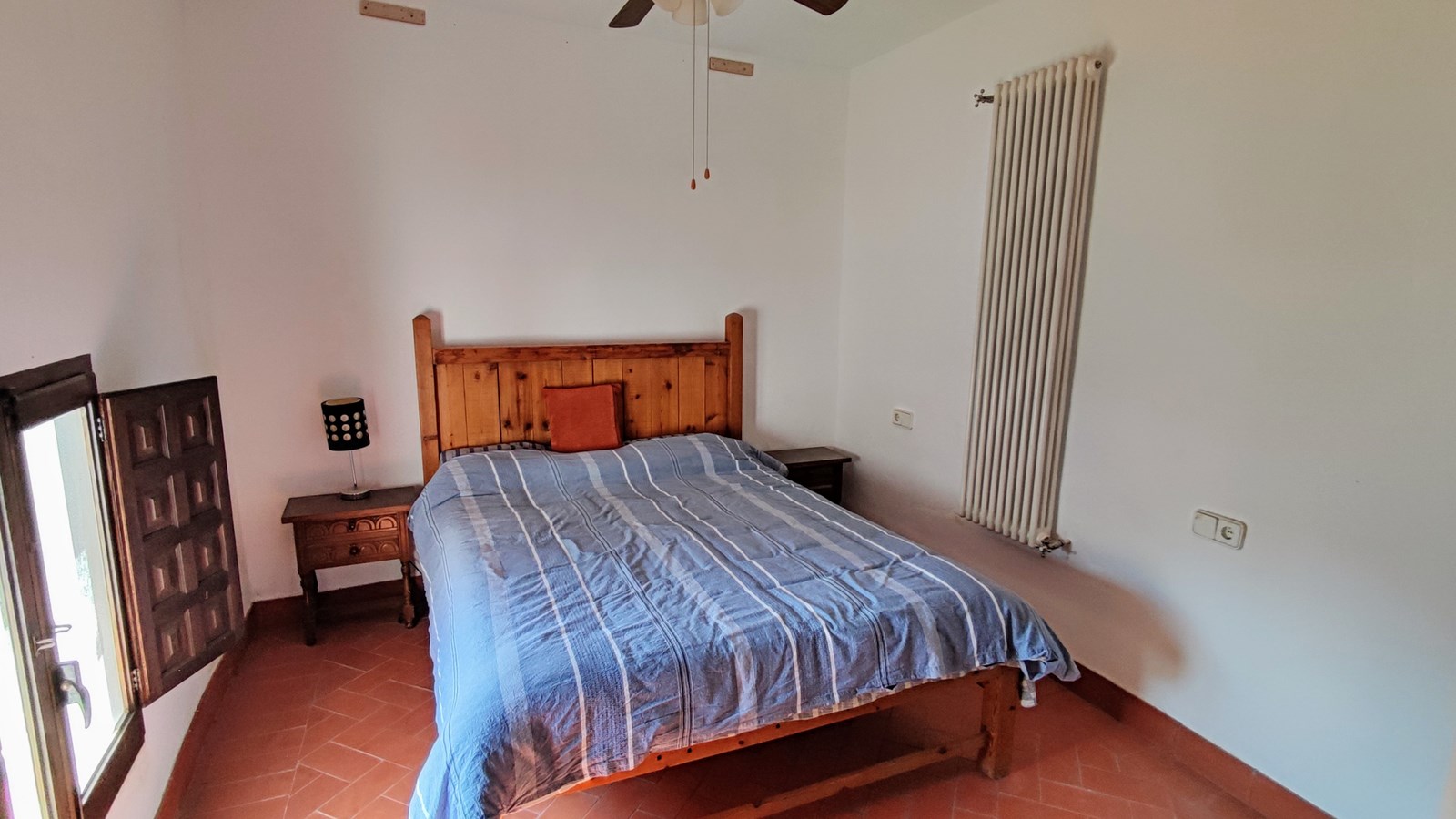 Amplia casa adosada con piscina, terrazas y parcela adicional en Bolulla