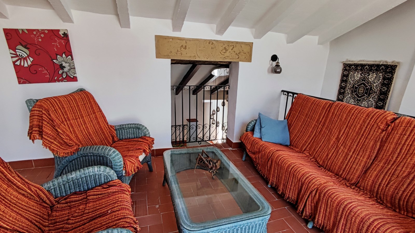 Amplia casa adosada con piscina, terrazas y parcela adicional en Bolulla