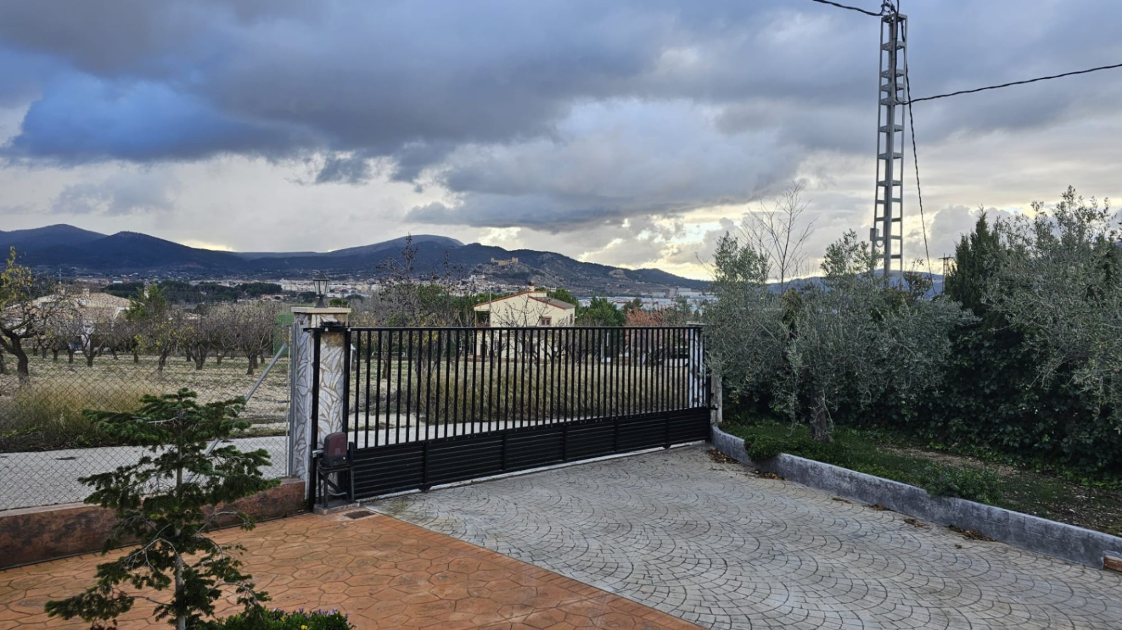Castalla, propiedad única con dos viviendas en una parcela de 2.600 m²