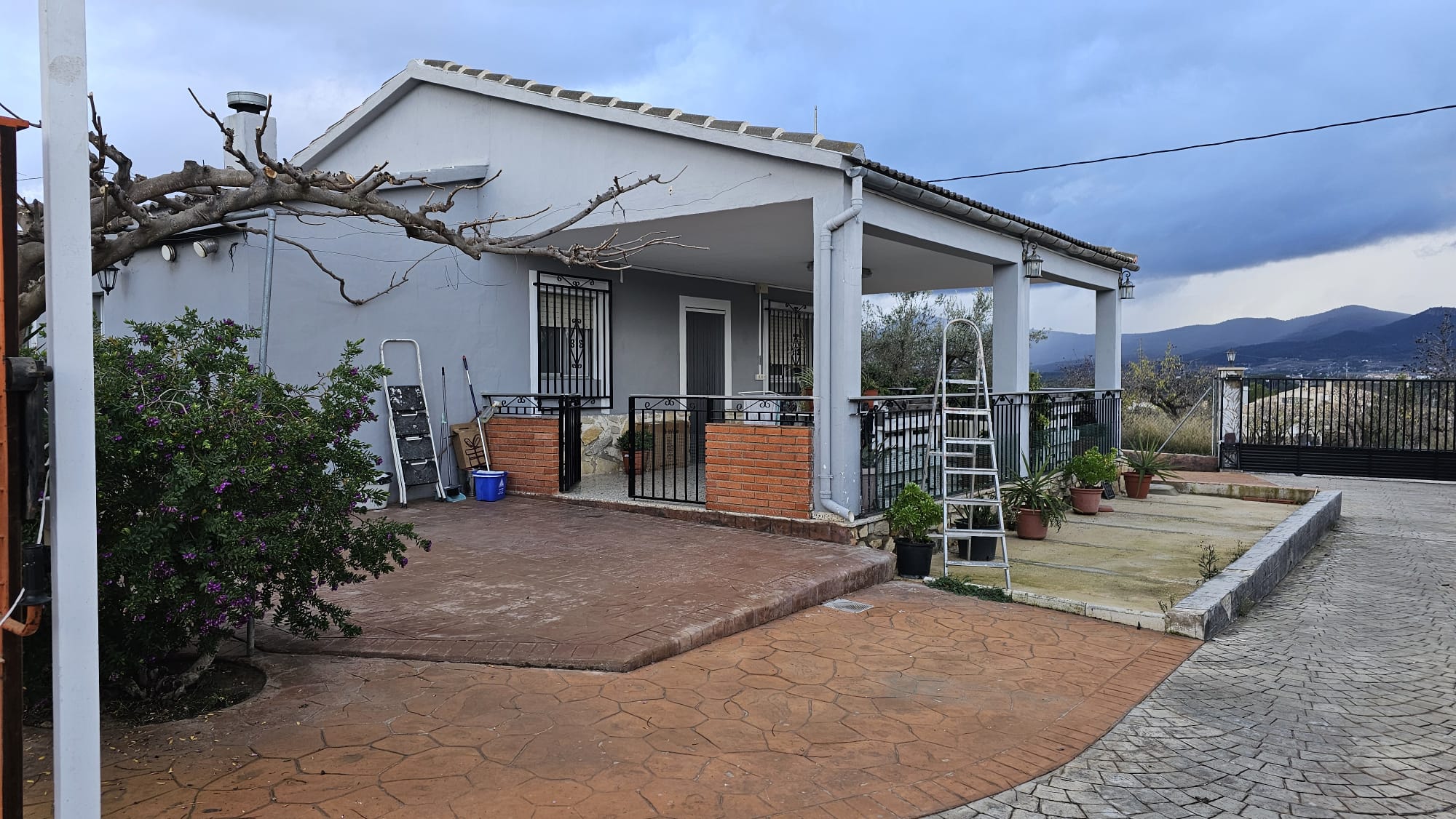 Castalla, propiedad única con dos viviendas en una parcela de 2.600 m²