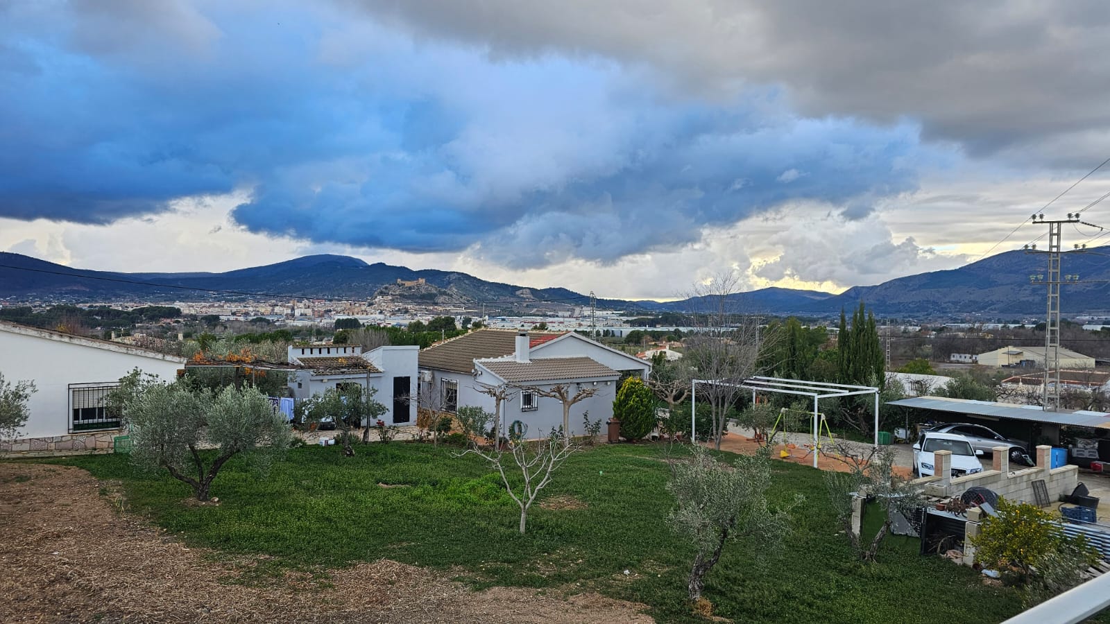 Castalla, propiedad única con dos viviendas en una parcela de 2.600 m²