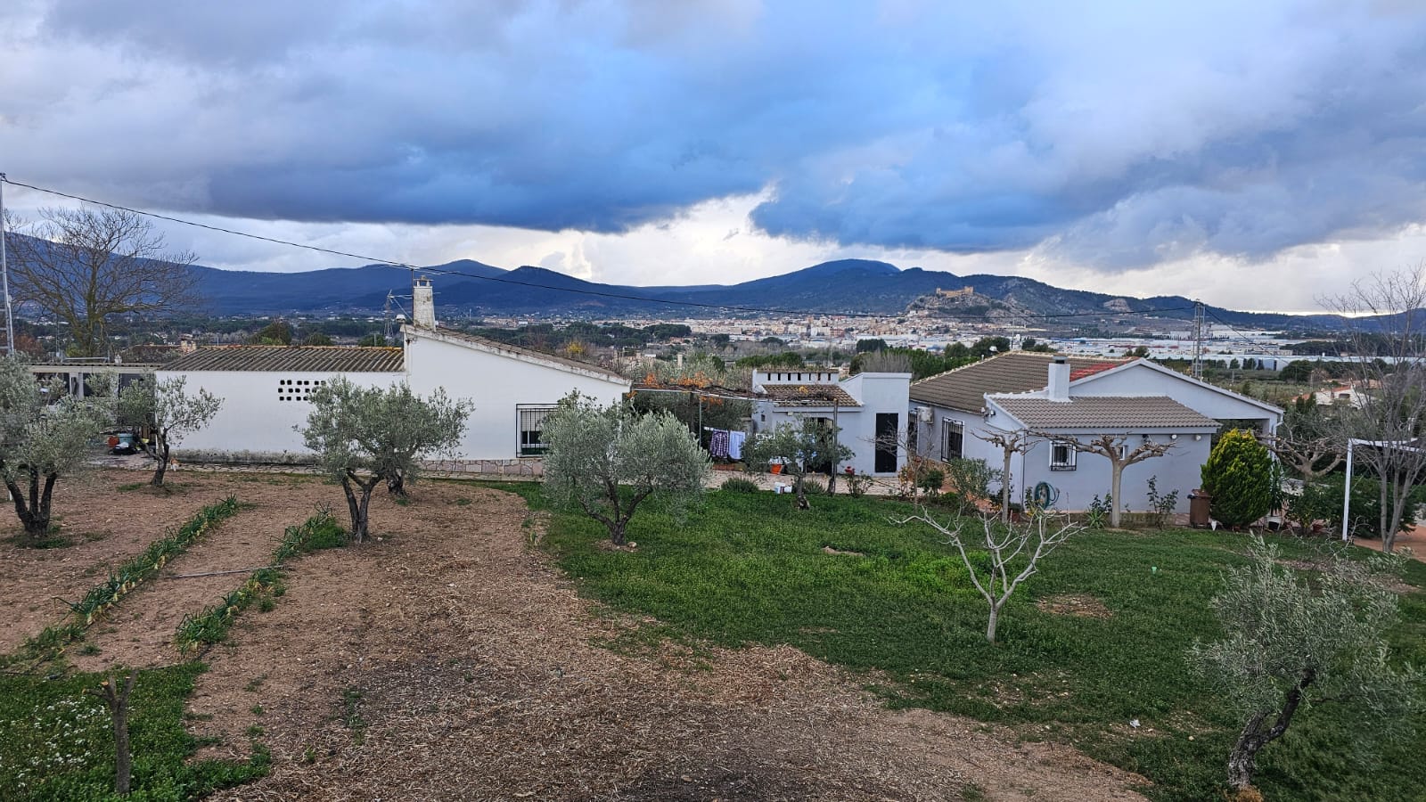 Castalla, propiedad única con dos viviendas en una parcela de 2.600 m²