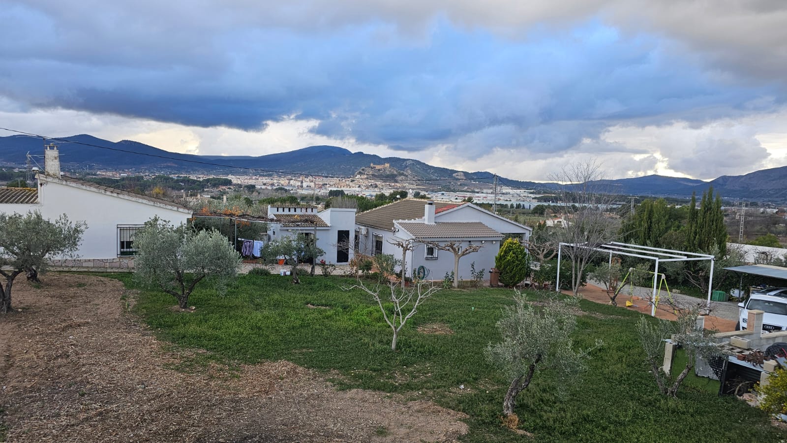 Castalla, propiedad única con dos viviendas en una parcela de 2.600 m²