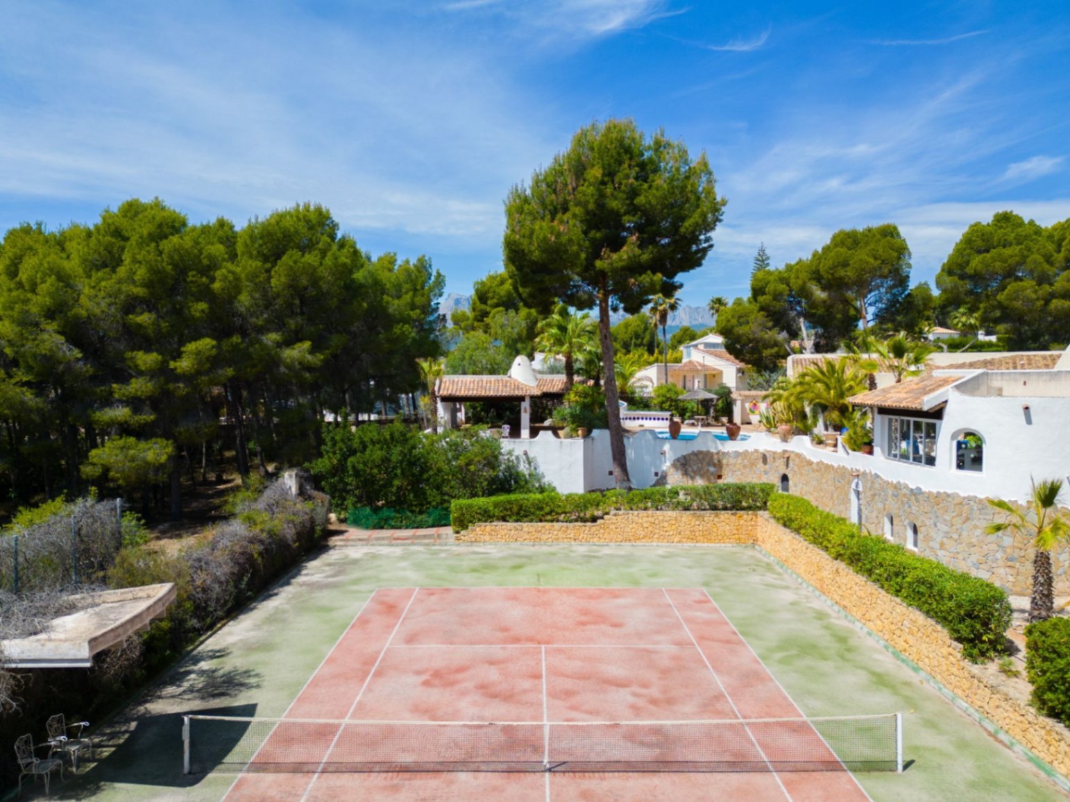 Villa mediterránea de una sola planta en la urbanización Santa Clara, Altea la Vella