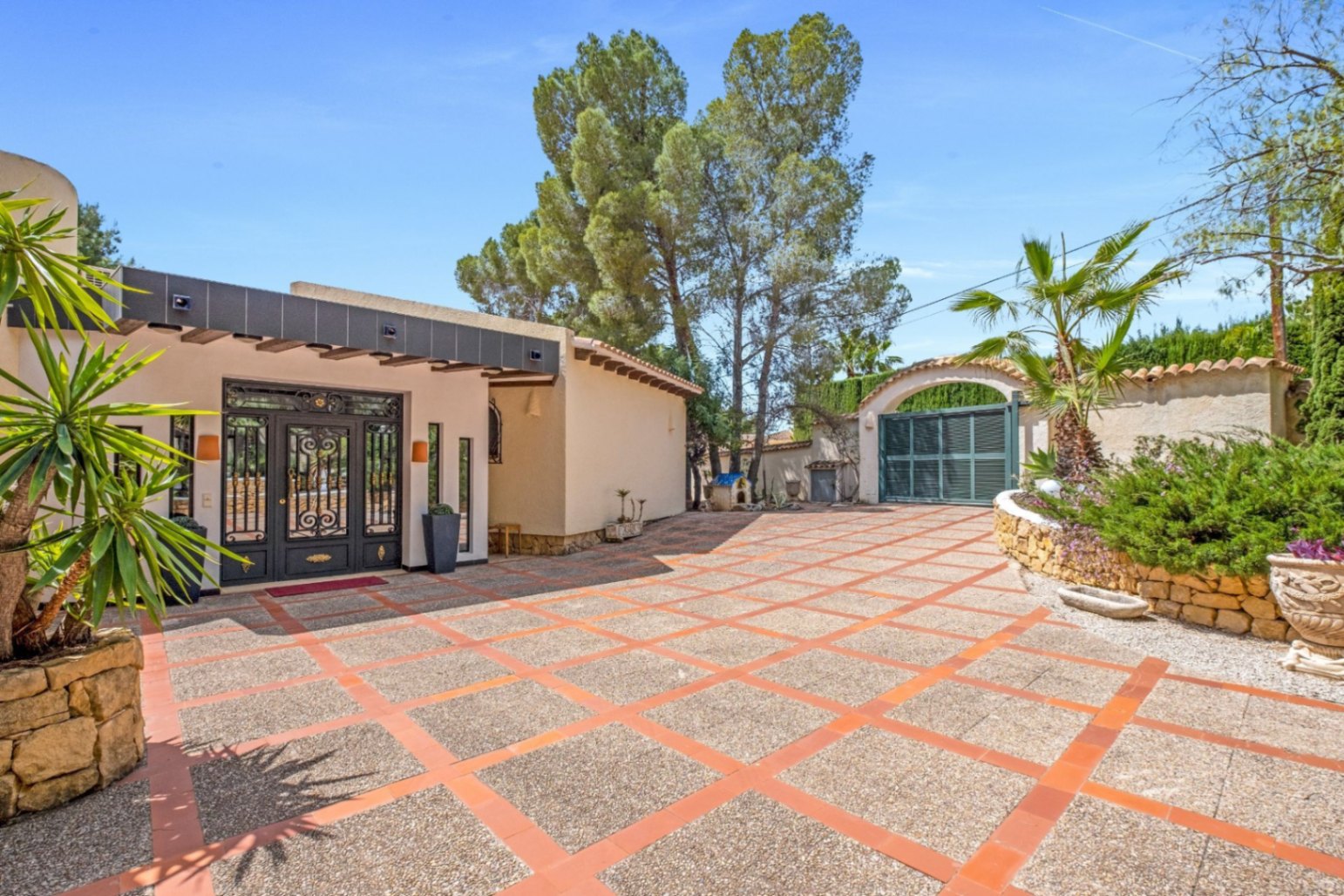 Villa mediterránea de una sola planta en la urbanización Santa Clara, Altea la Vella