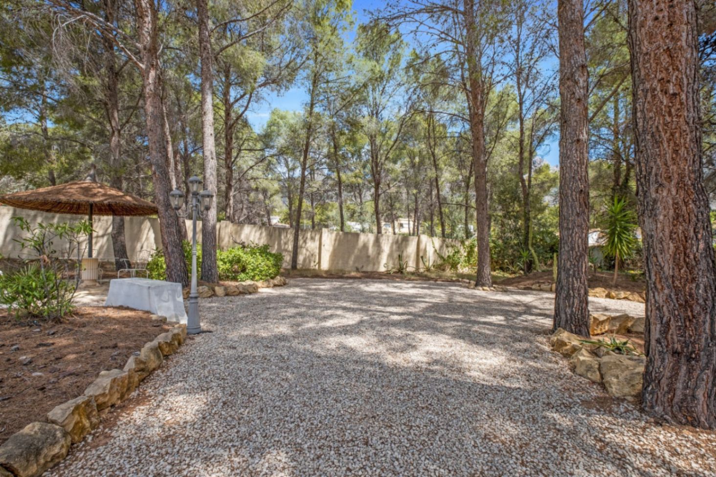 Villa mediterránea de una sola planta en la urbanización Santa Clara, Altea la Vella