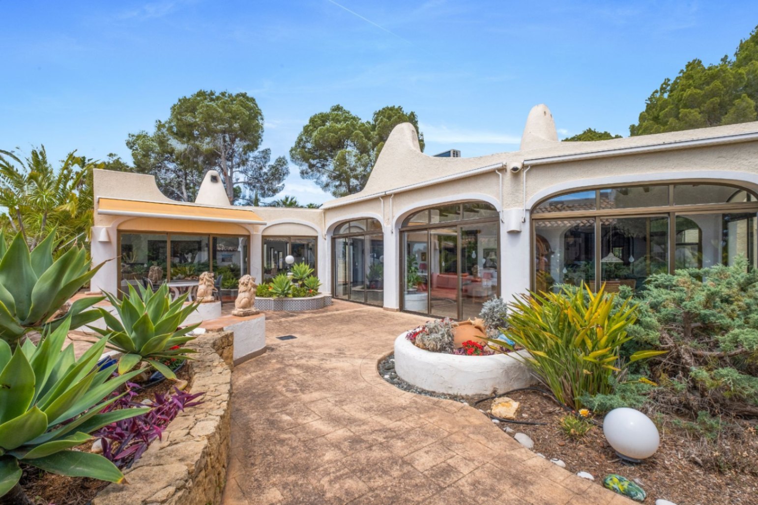 Villa mediterránea de una sola planta en la urbanización Santa Clara, Altea la Vella