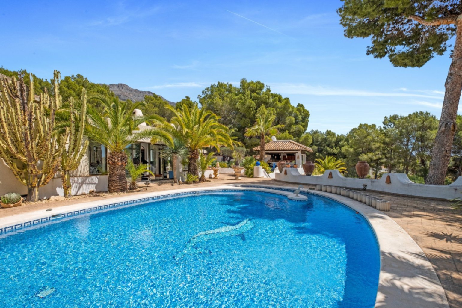 Villa mediterránea de una sola planta en la urbanización Santa Clara, Altea la Vella