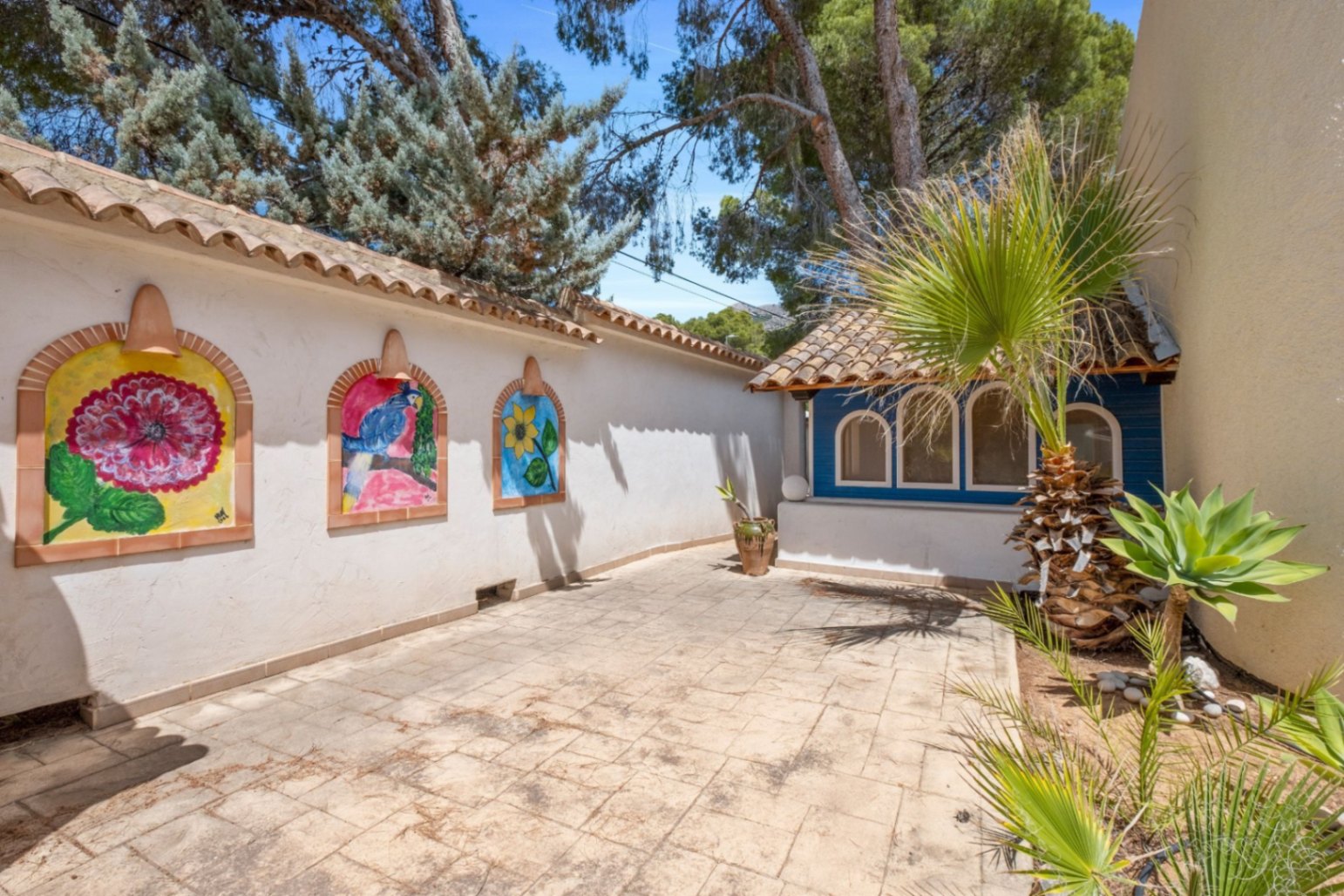 Villa mediterránea de una sola planta en la urbanización Santa Clara, Altea la Vella