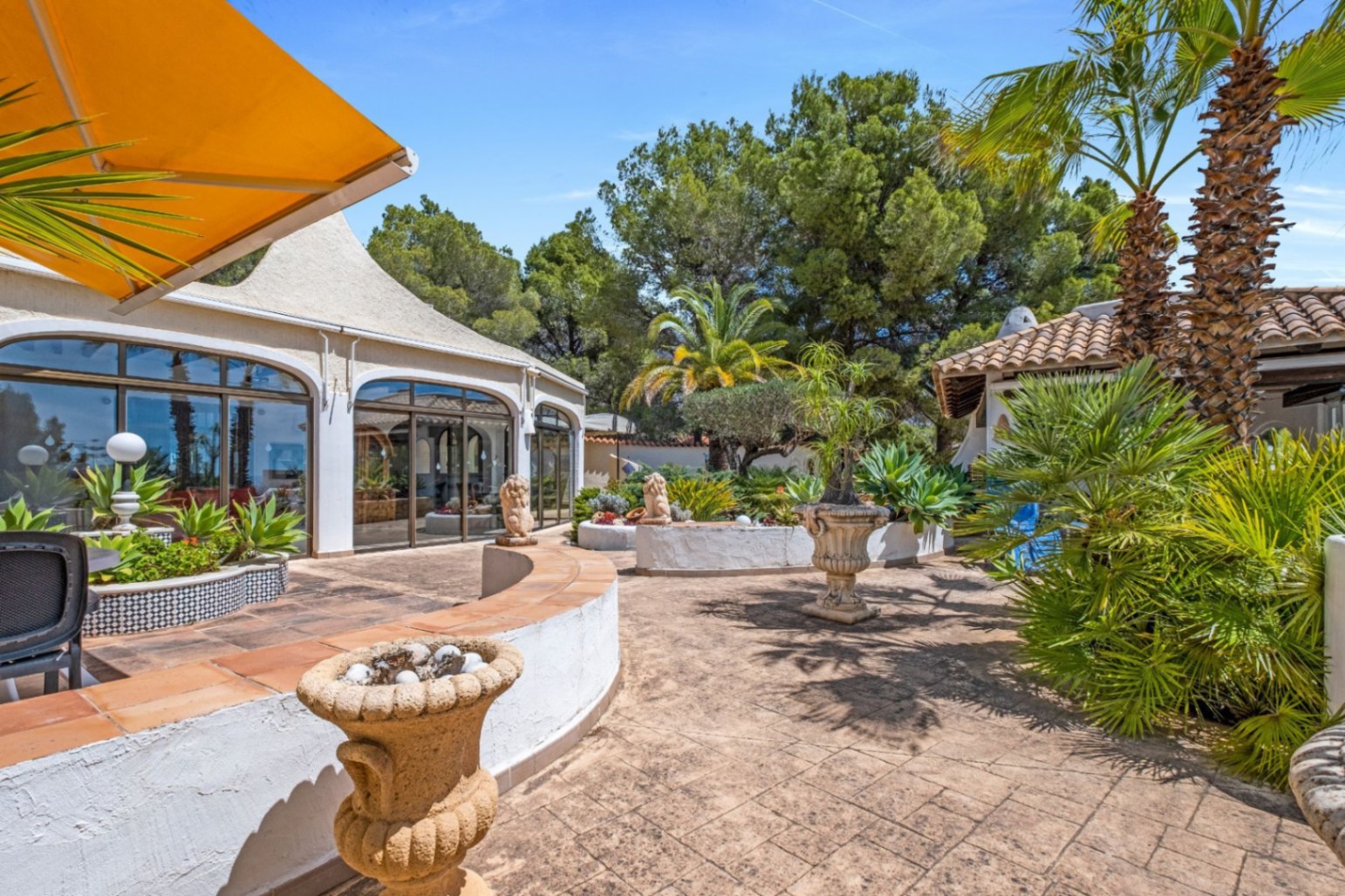 Villa mediterránea de una sola planta en la urbanización Santa Clara, Altea la Vella