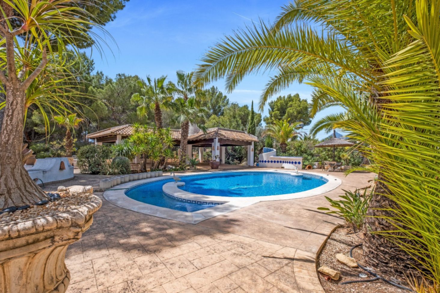 Villa mediterránea de una sola planta en la urbanización Santa Clara, Altea la Vella