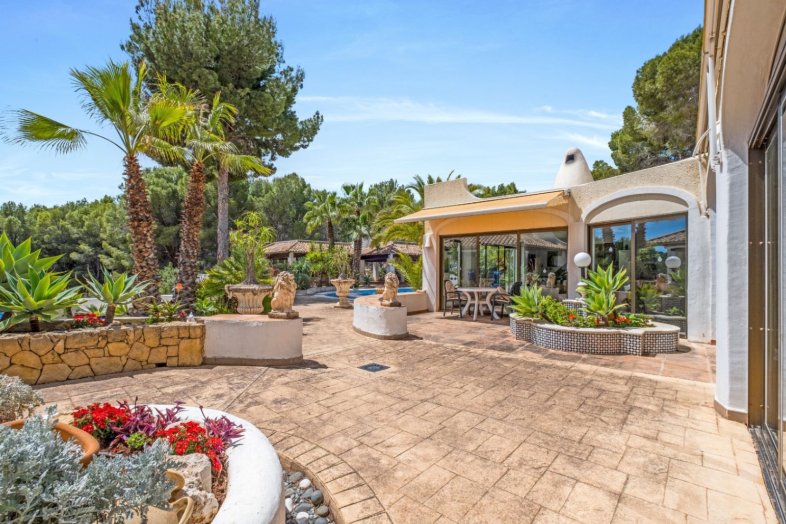 Villa mediterránea de una sola planta en la urbanización Santa Clara, Altea la Vella