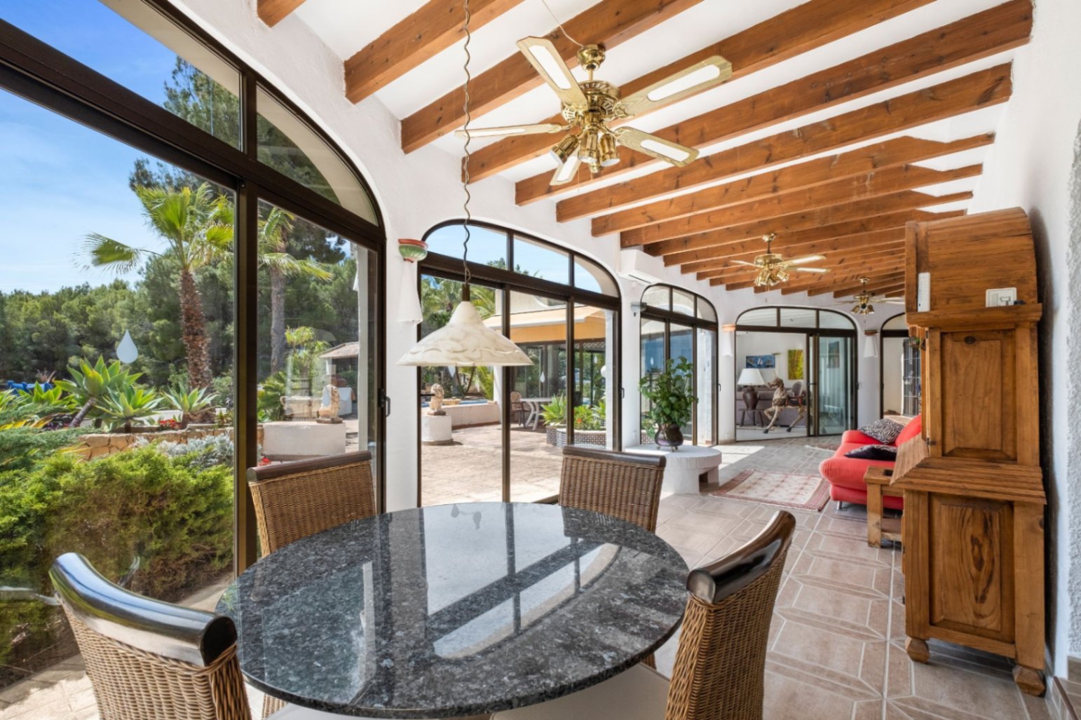 Villa mediterránea de una sola planta en la urbanización Santa Clara, Altea la Vella