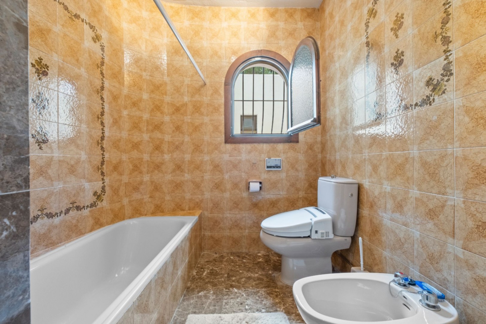 Villa mediterránea de una sola planta en la urbanización Santa Clara, Altea la Vella