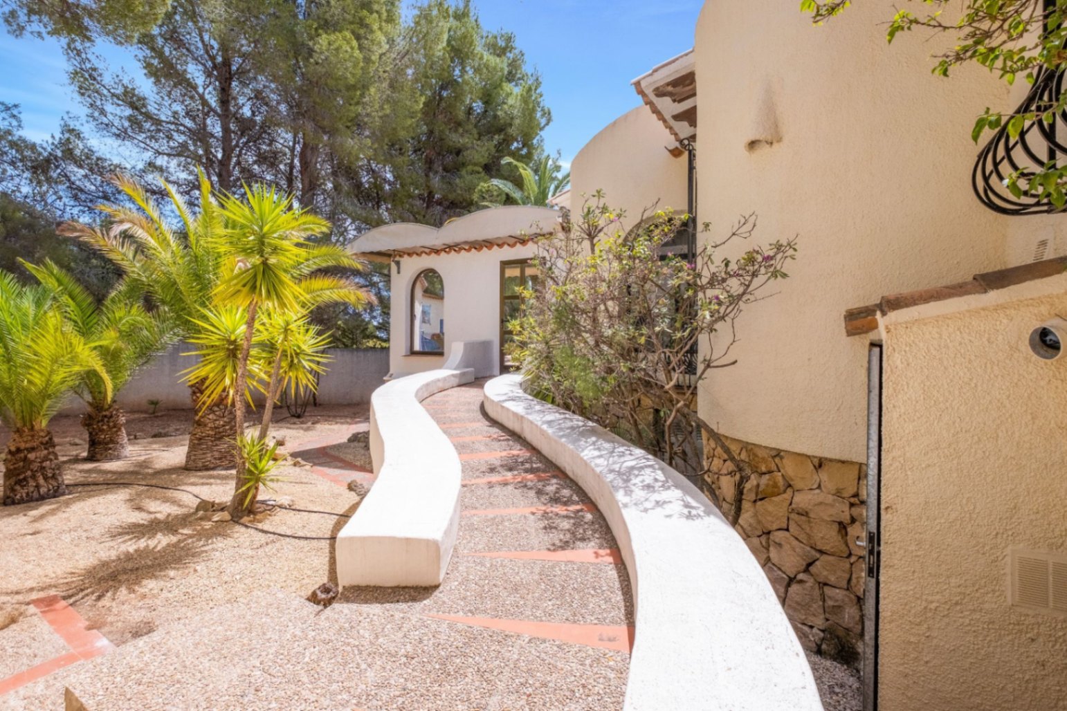 Villa mediterránea de una sola planta en la urbanización Santa Clara, Altea la Vella