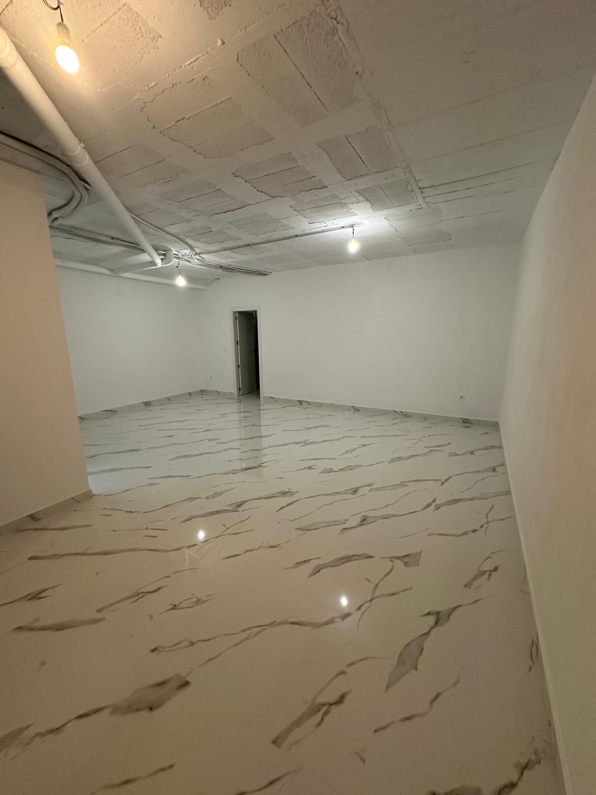 Villa moderna de tres plantas en La Nucia