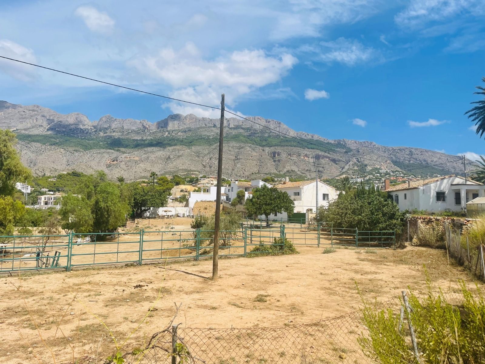 Parcela rústica 10.000m² con licencia en Altea