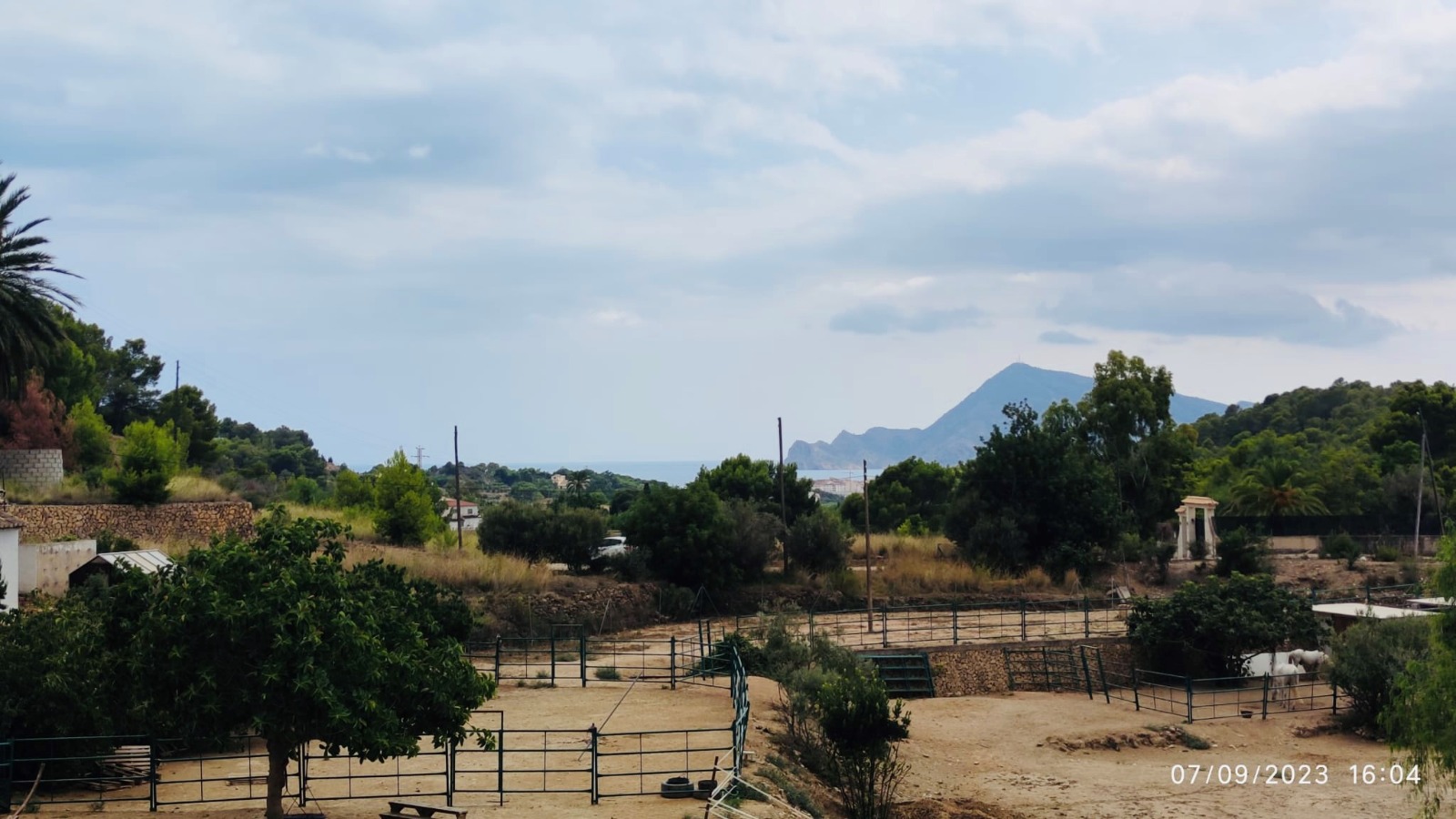 Parcela rústica 10.000m² con licencia en Altea