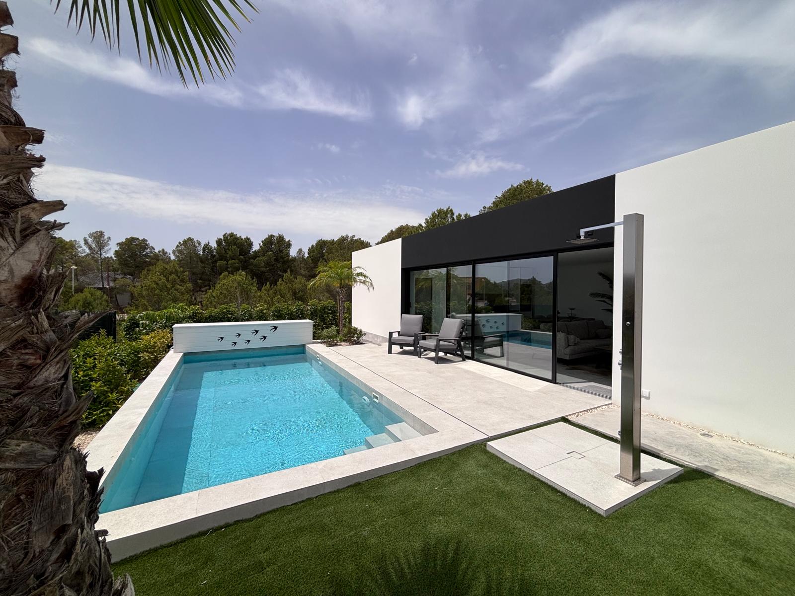 Exclusiva villa de diseño moderno con 3 dormitorios en Alfaz del Pi