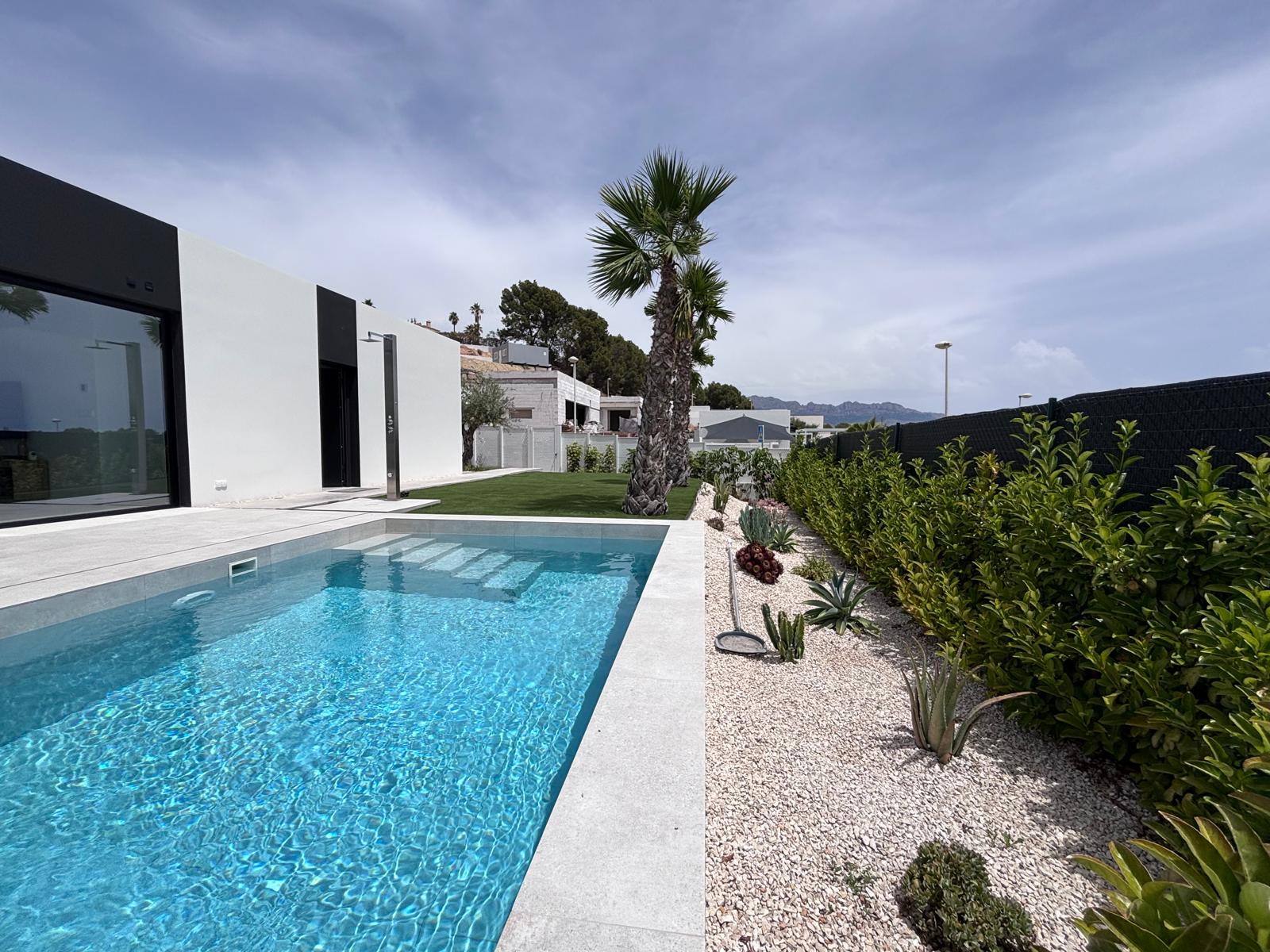 Exclusiva villa de diseño moderno con 3 dormitorios en Alfaz del Pi
