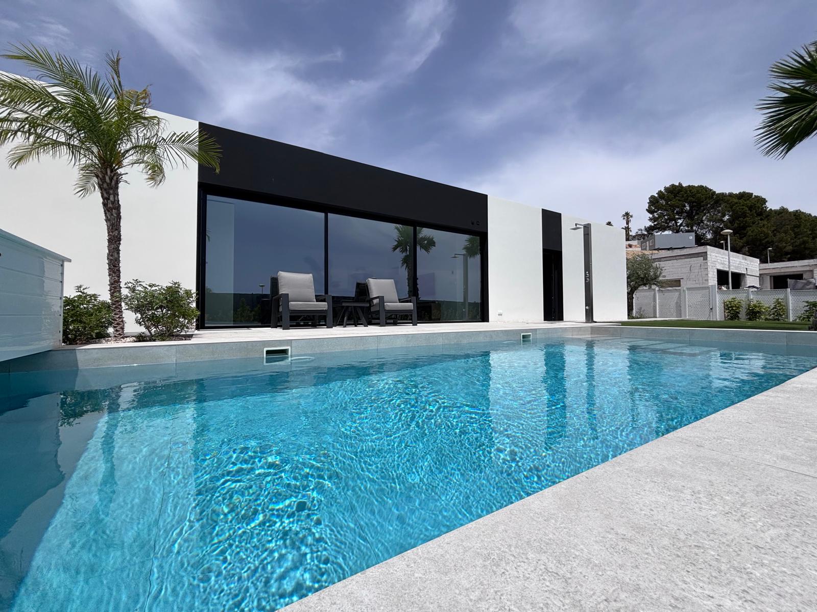 Exclusiva villa de diseño moderno con 3 dormitorios en Alfaz del Pi