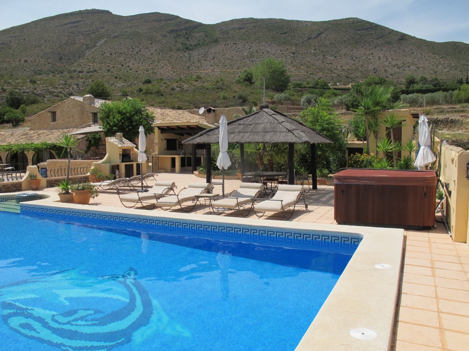 Finca maravillosa del siglo XVIII con 8 dormitorios y vistas al mar en Benissa