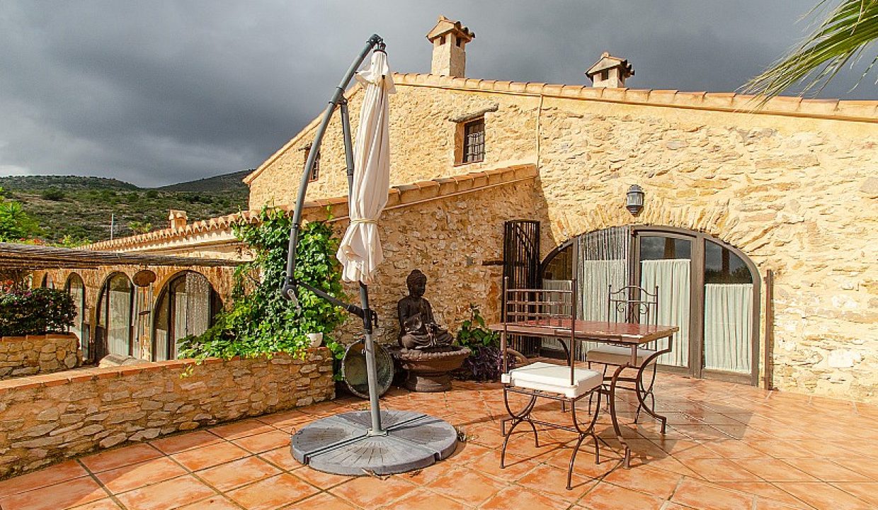 Finca maravillosa del siglo XVIII con 8 dormitorios y vistas al mar en Benissa