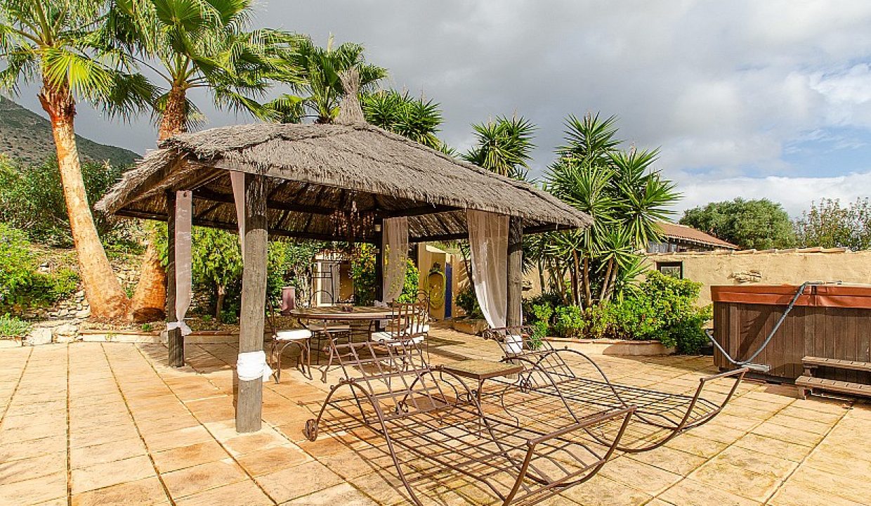 Finca maravillosa del siglo XVIII con 8 dormitorios y vistas al mar en Benissa