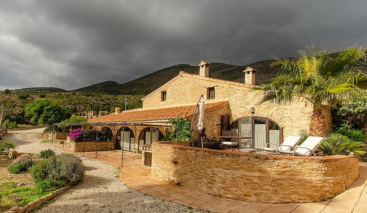 Finca maravillosa del siglo XVIII con 8 dormitorios y vistas al mar en Benissa