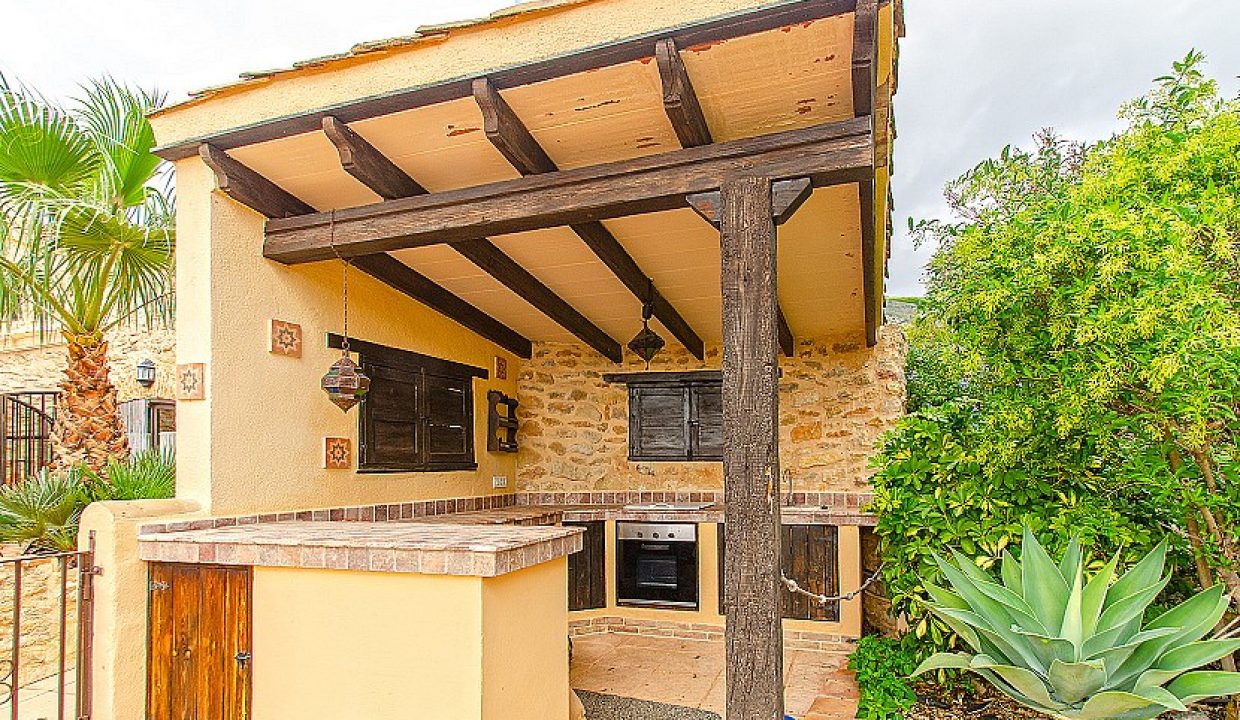 Finca maravillosa del siglo XVIII con 8 dormitorios y vistas al mar en Benissa