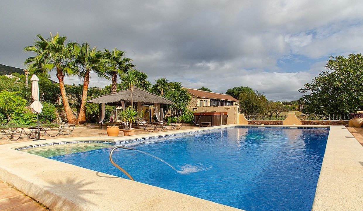 Finca maravillosa del siglo XVIII con 8 dormitorios y vistas al mar en Benissa