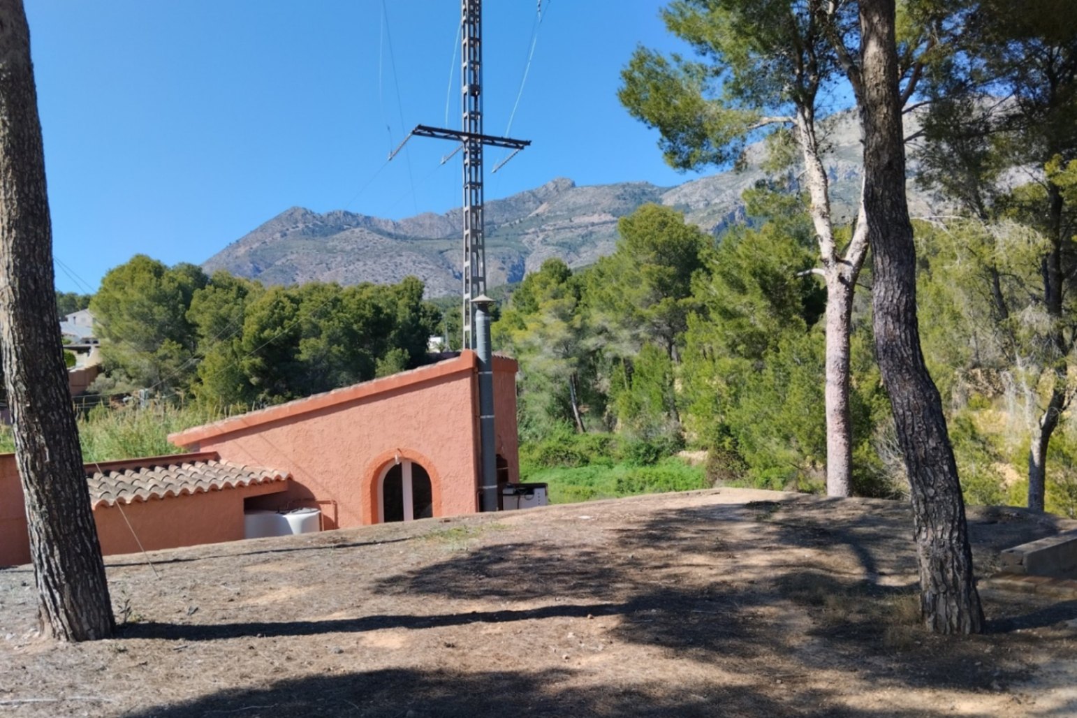 Finca reformada con 4 dormitorios en una gran parcela en Altea la Vella