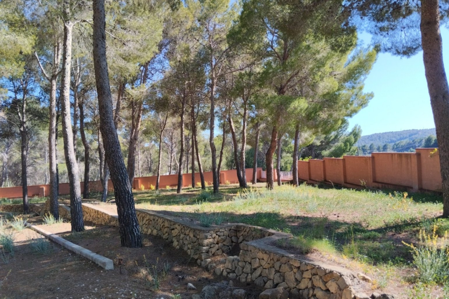 Finca reformada con 4 dormitorios en una gran parcela en Altea la Vella