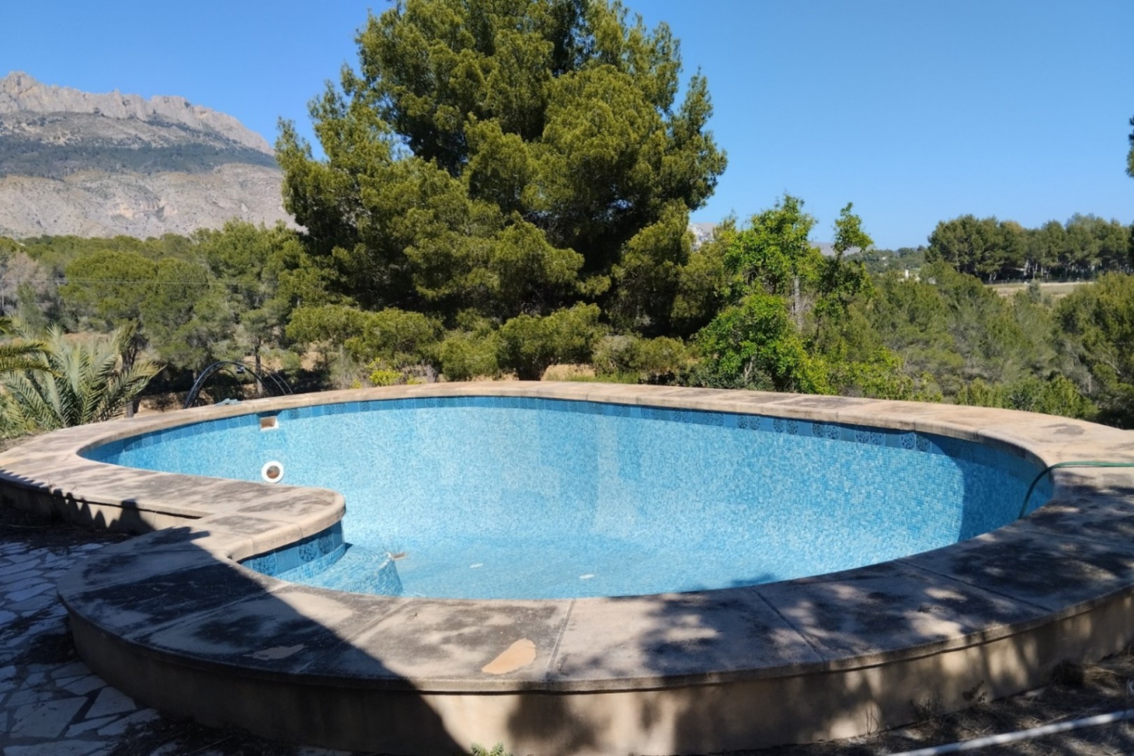 Finca reformada con 4 dormitorios en una gran parcela en Altea la Vella