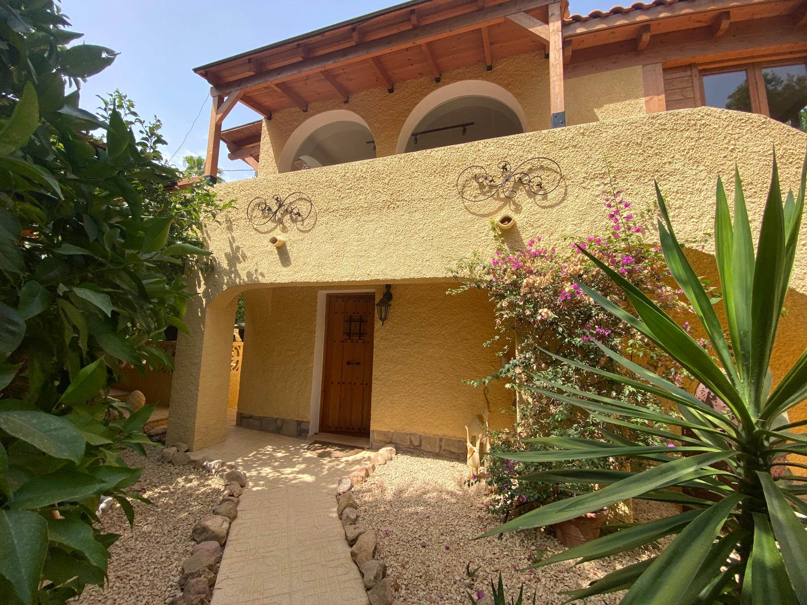 Chalet independiente en alquiler en una zona tranquila y verde de Albir