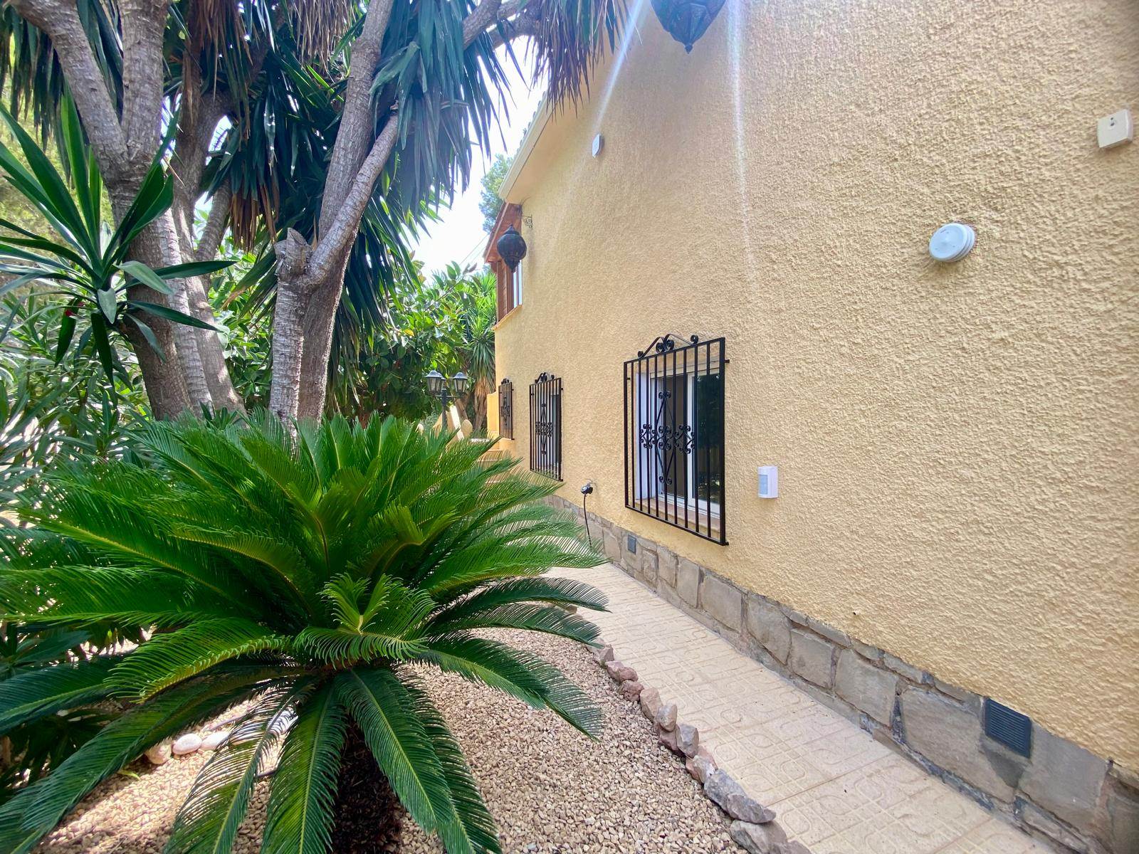Chalet independiente en alquiler en una zona tranquila y verde de Albir