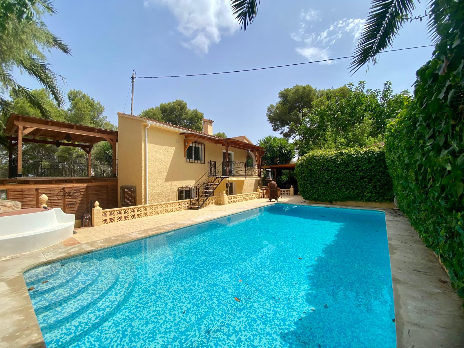 Chalet independiente en alquiler en una zona tranquila y verde de Albir