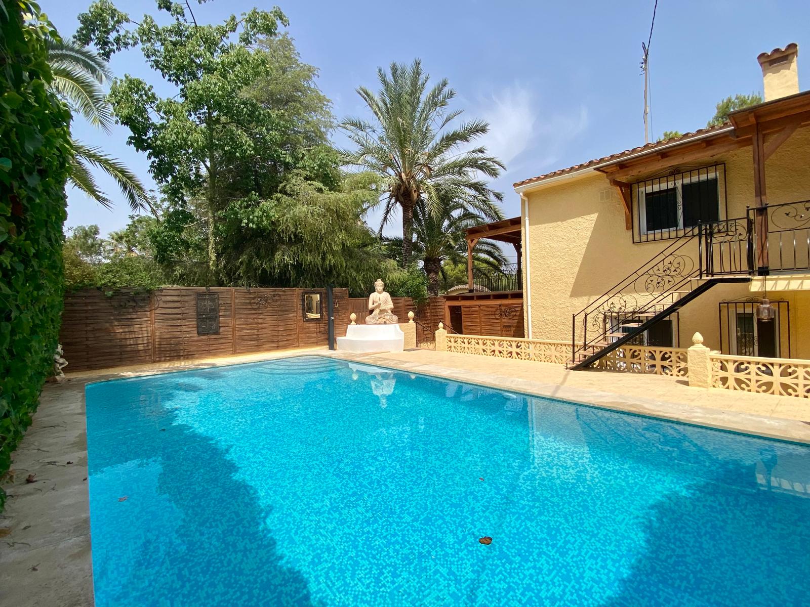Chalet independiente en alquiler en una zona tranquila y verde de Albir