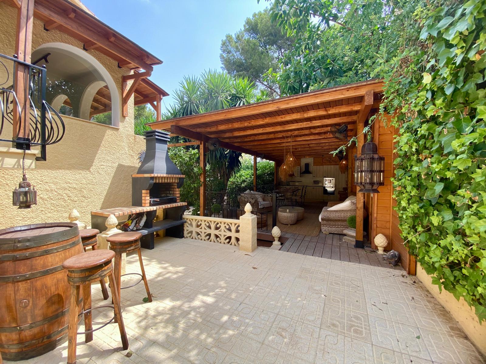Chalet independiente en alquiler en una zona tranquila y verde de Albir