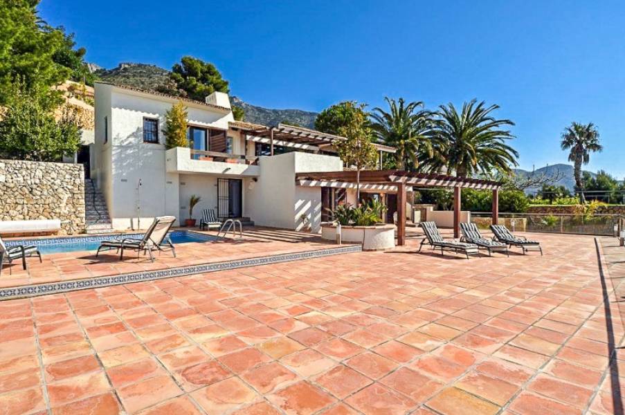 R2024 - Villa independiente con vistas panorámicas al mar y apartamento de invitados en Altea la Vella