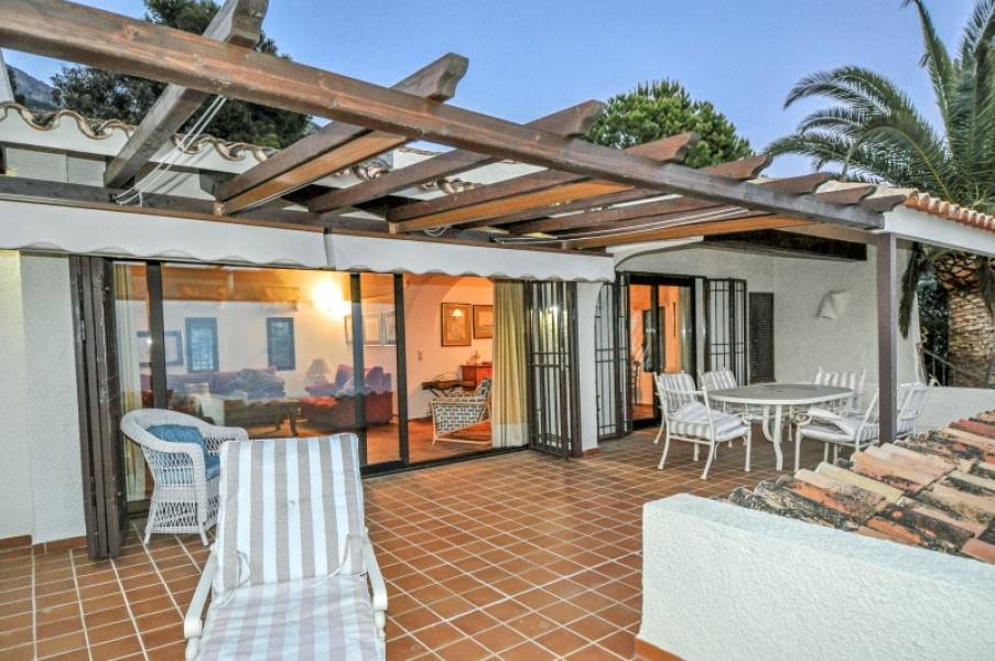 Villa individuelle avec vue panoramique sur la mer et appartement d'invités à Altea la Vella