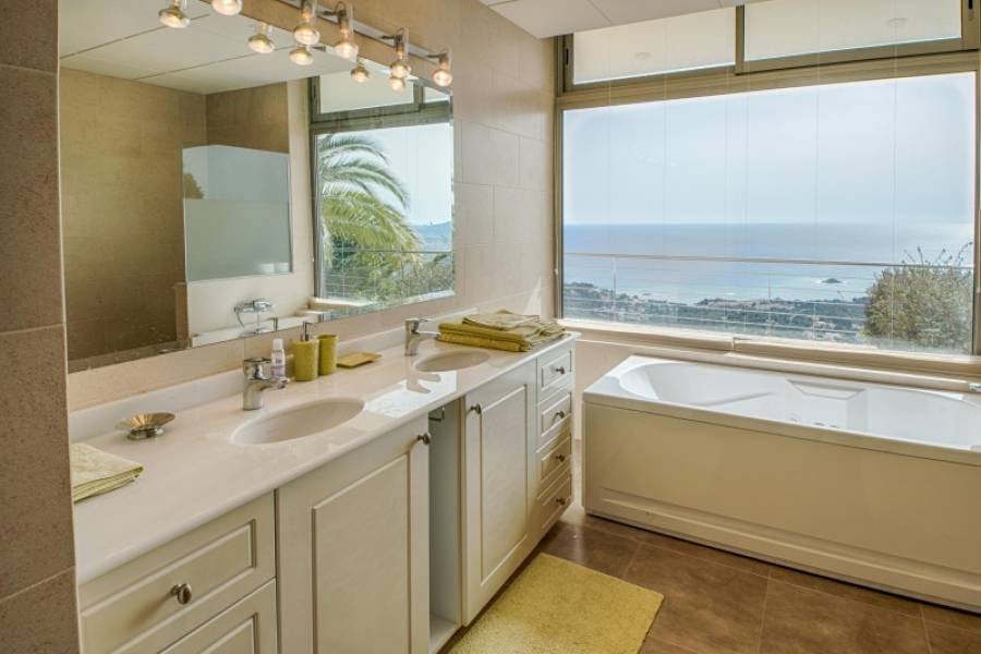 Villa individuelle avec vue panoramique sur la mer et appartement d'invités à Altea la Vella