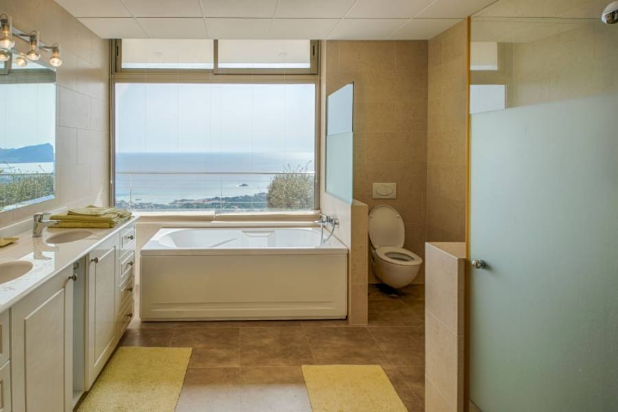 Villa individuelle avec vue panoramique sur la mer et appartement d'invités à Altea la Vella